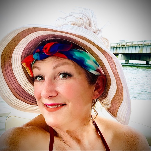 Meet your Posher, Pamela - Picture 3 of 7